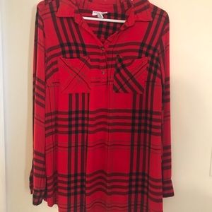 Liz Lange maternity top